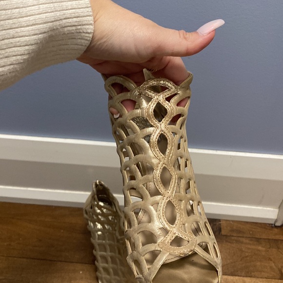 Gold Vince Camuto heels - Picture 2 of 3